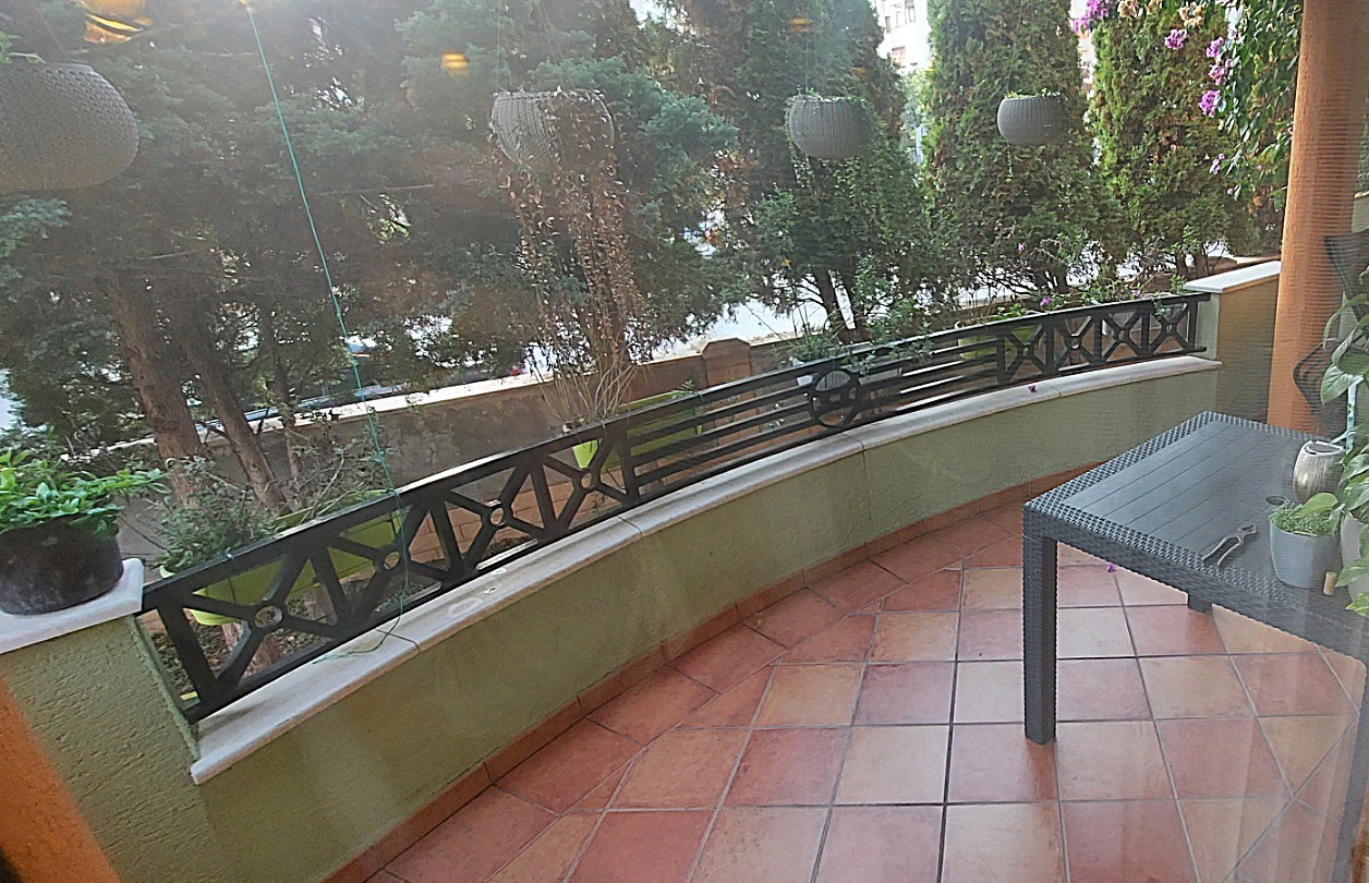 Prodaje se petosoban stan na Starom Aerodromu, prva faza, Podgorica.