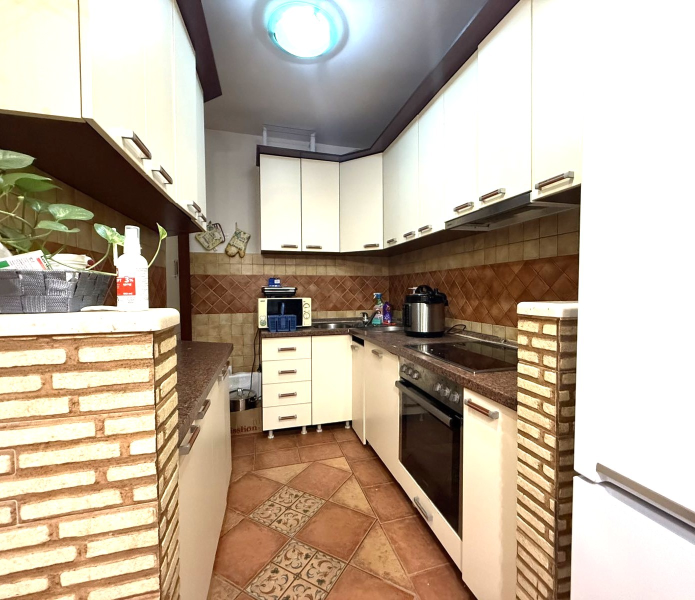 Prodaje se petosoban stan na Starom Aerodromu, prva faza, Podgorica.