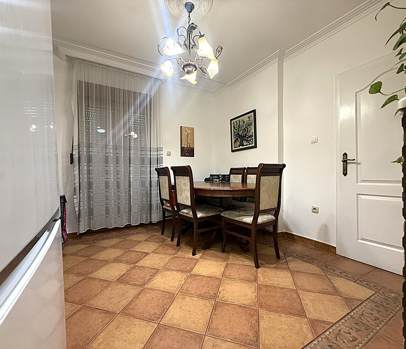 Prodaje se petosoban stan na Starom Aerodromu, prva faza, Podgorica.