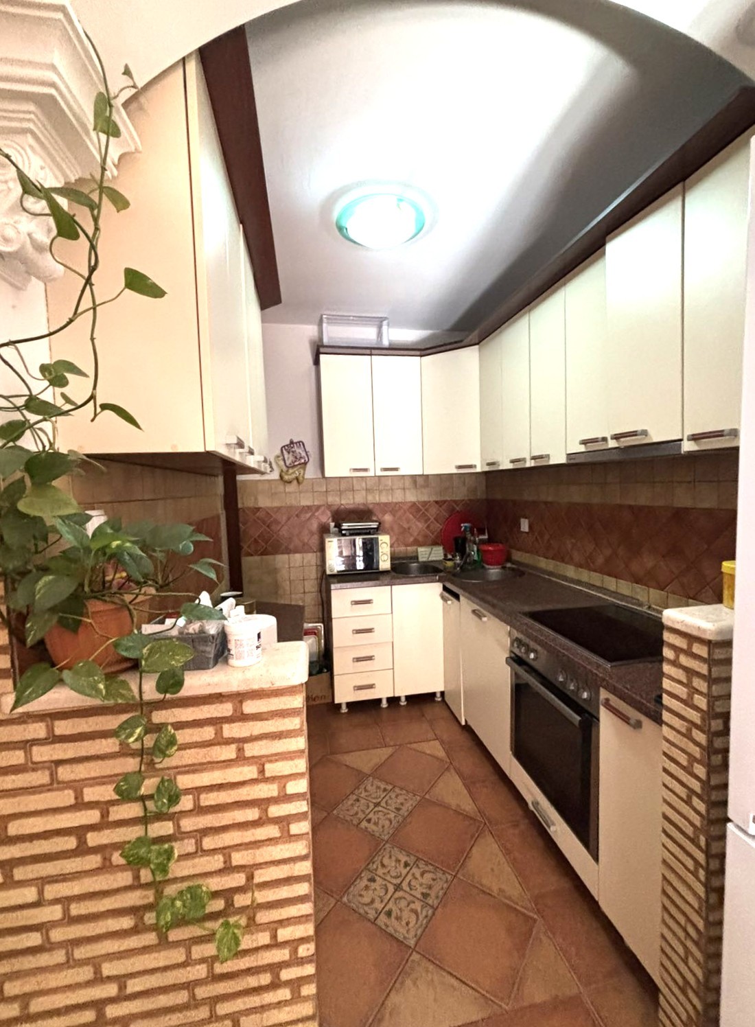 Prodaje se petosoban stan na Starom Aerodromu, prva faza, Podgorica.