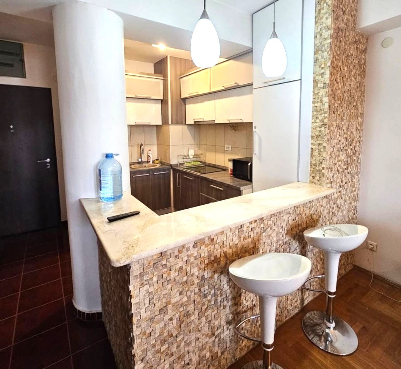 Izdaje se veci jednosoban stan u City kvartu