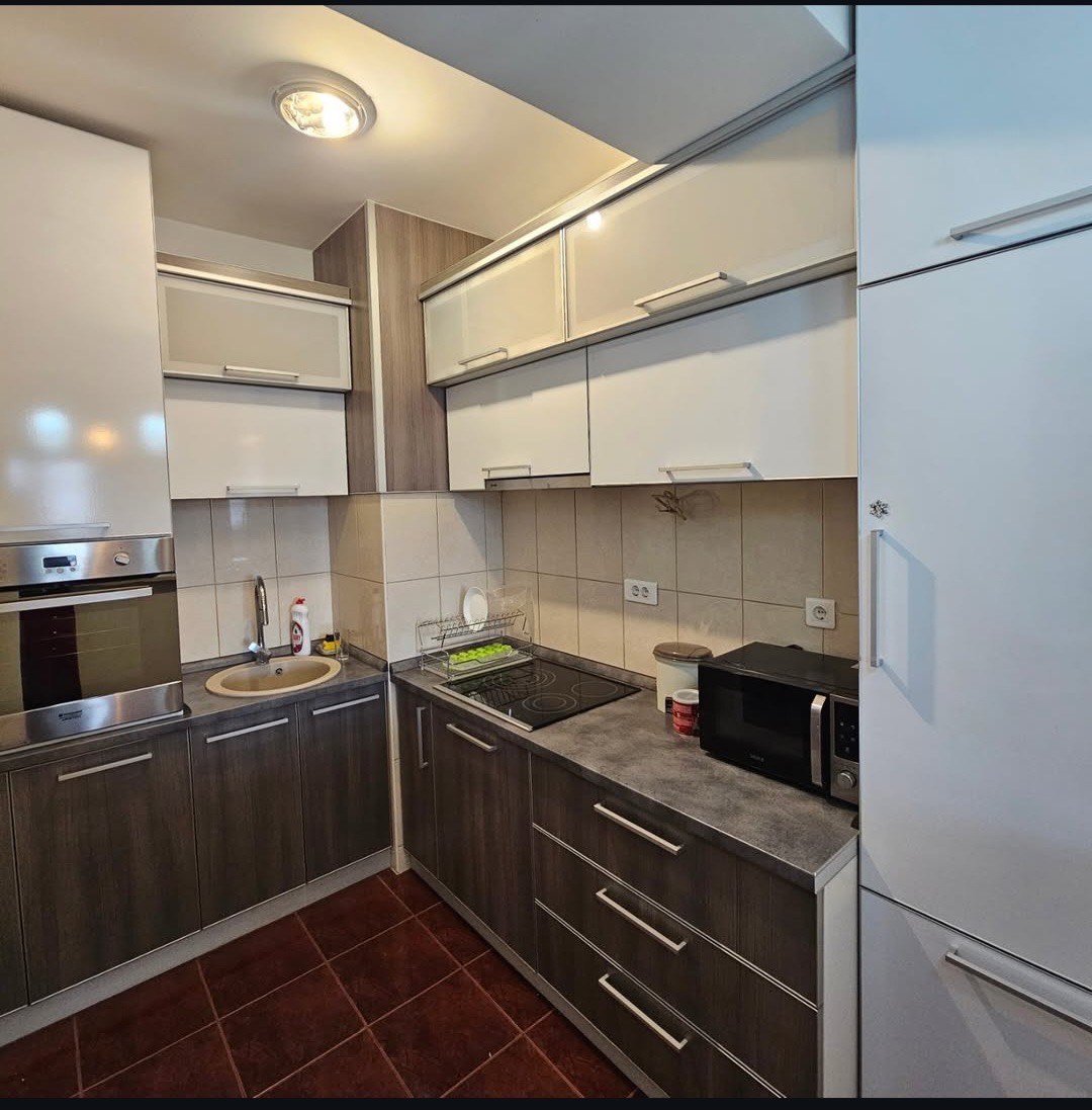 Izdaje se veci jednosoban stan u City kvartu