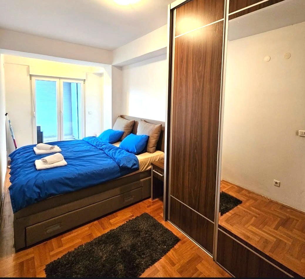 Izdaje se veci jednosoban stan u City kvartu