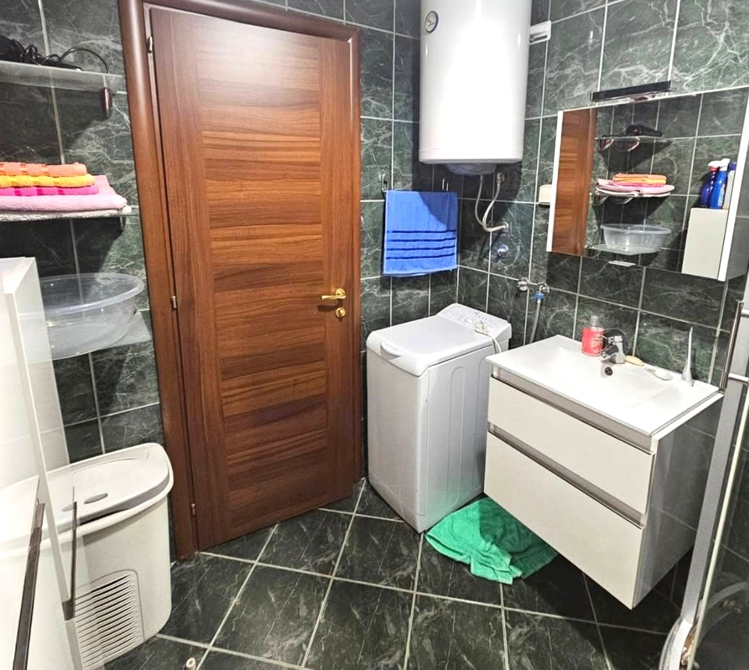 Izdaje se veci jednosoban stan u City kvartu