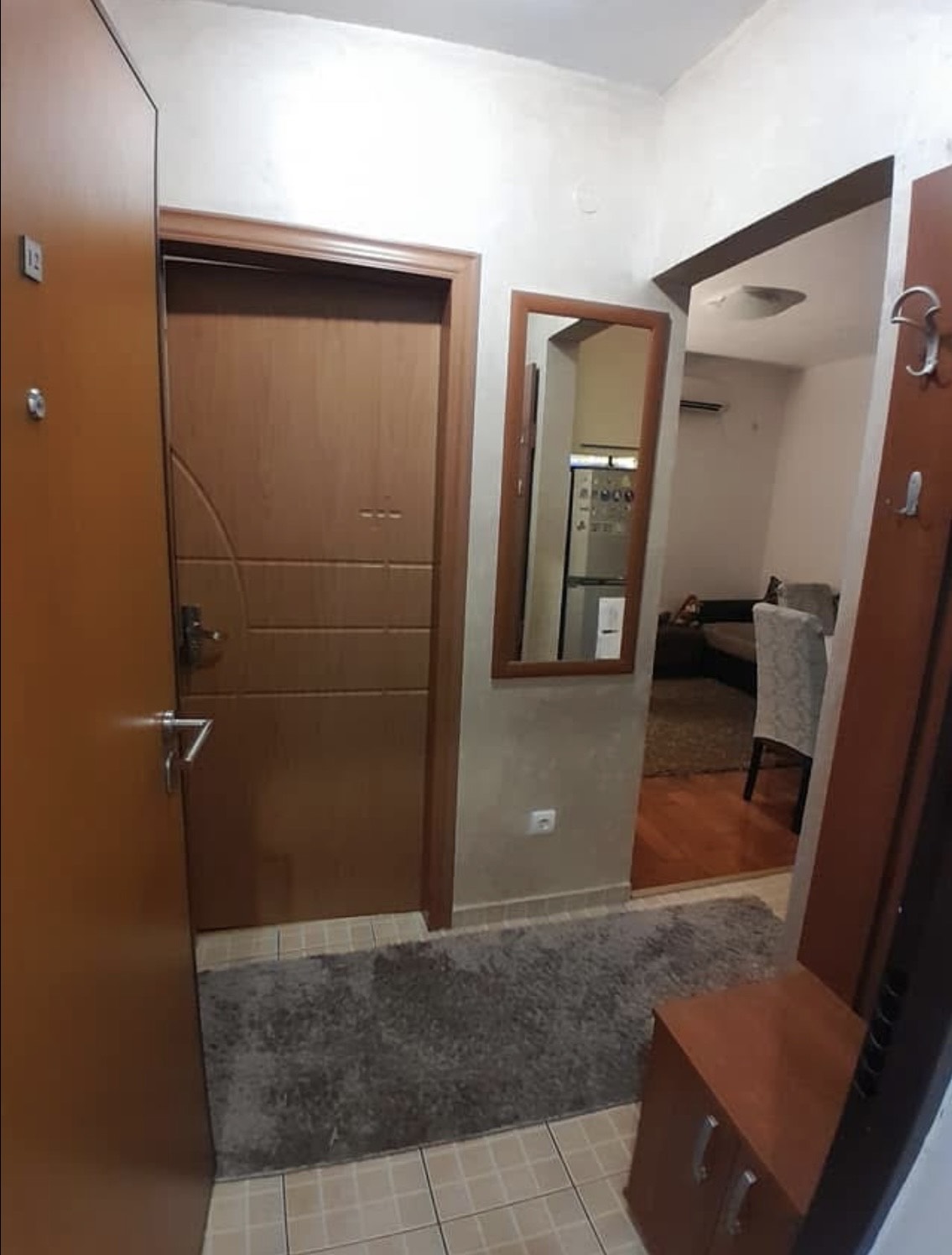 Prodaja jednosobnog  stana  na Zabjelu - preko puta Multikoma