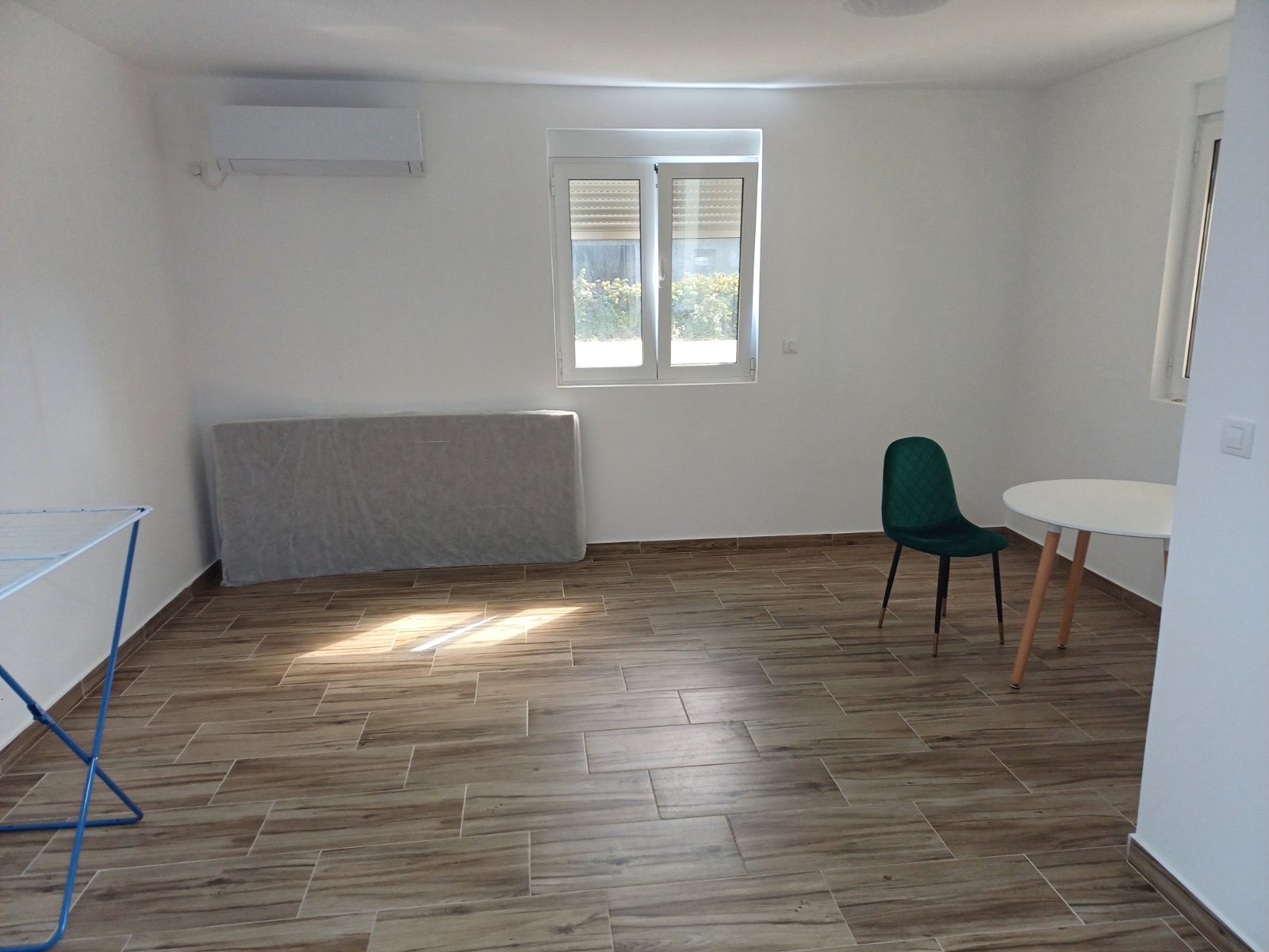 Izdaje se dvosoban nenamjesten stan u Murtovini, Podgorica