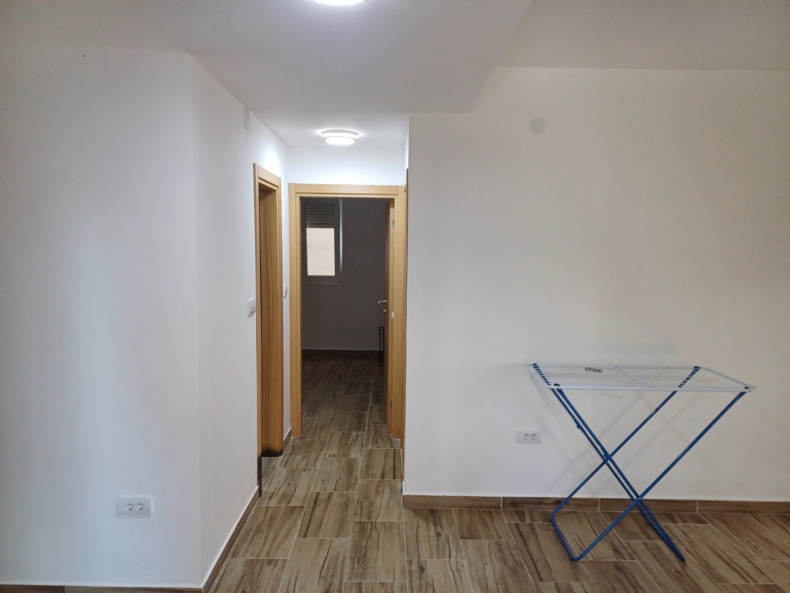 Izdaje se dvosoban nenamjesten stan u Murtovini, Podgorica