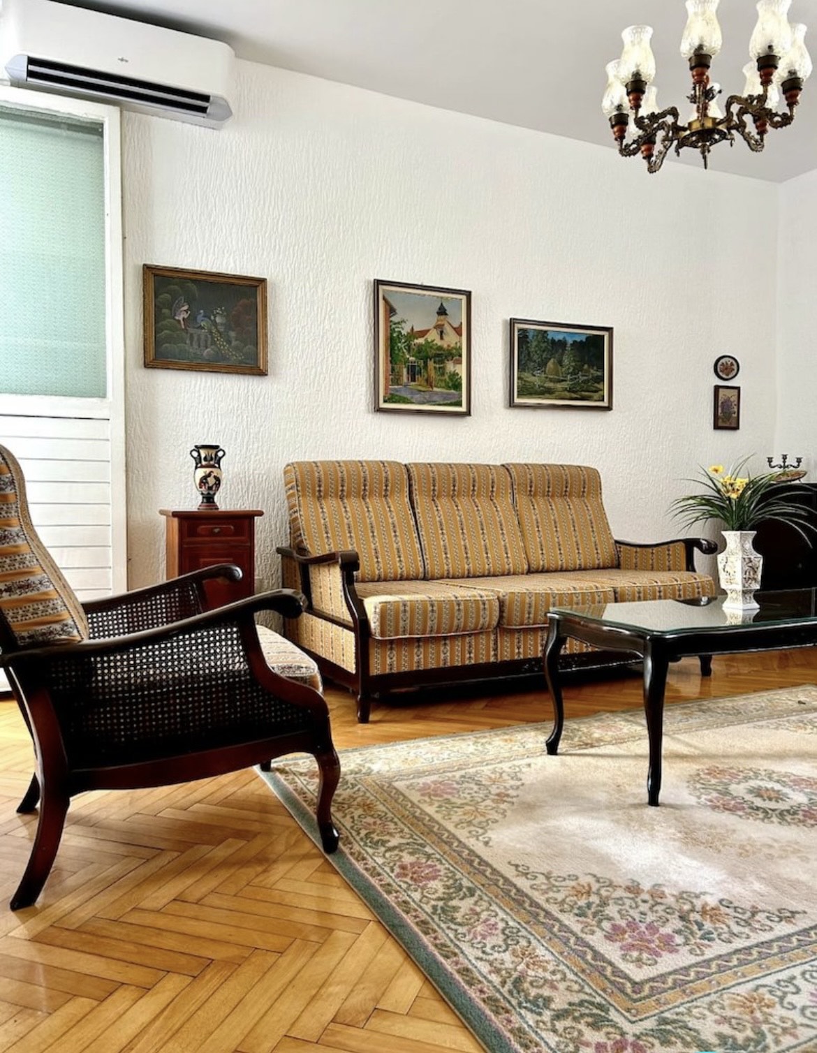 Izdavanje dvosobnog stana - Pet udovica , Momisići