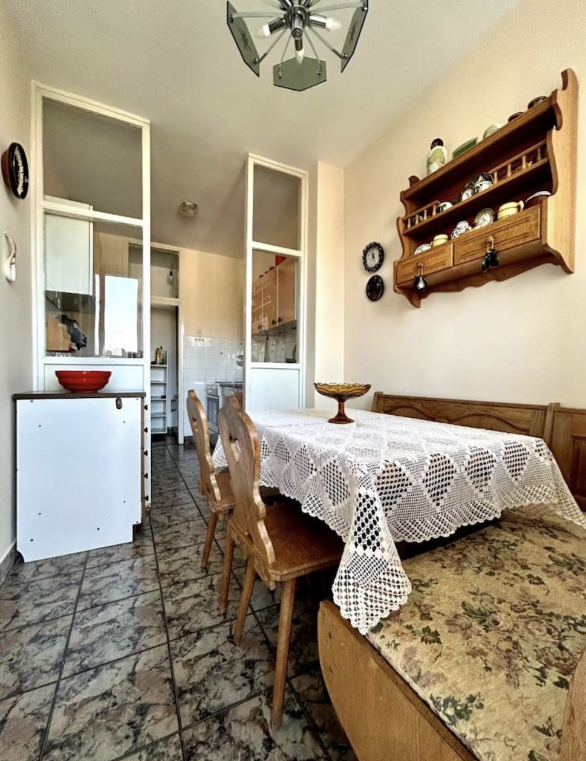 Izdavanje dvosobnog stana - Pet udovica , Momisići