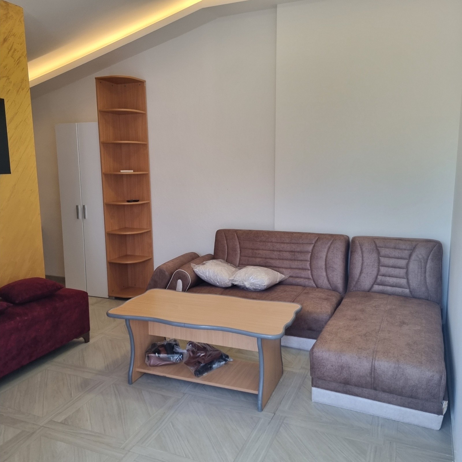 Izdaje se jednosoban, namjesten stan u Tolosima