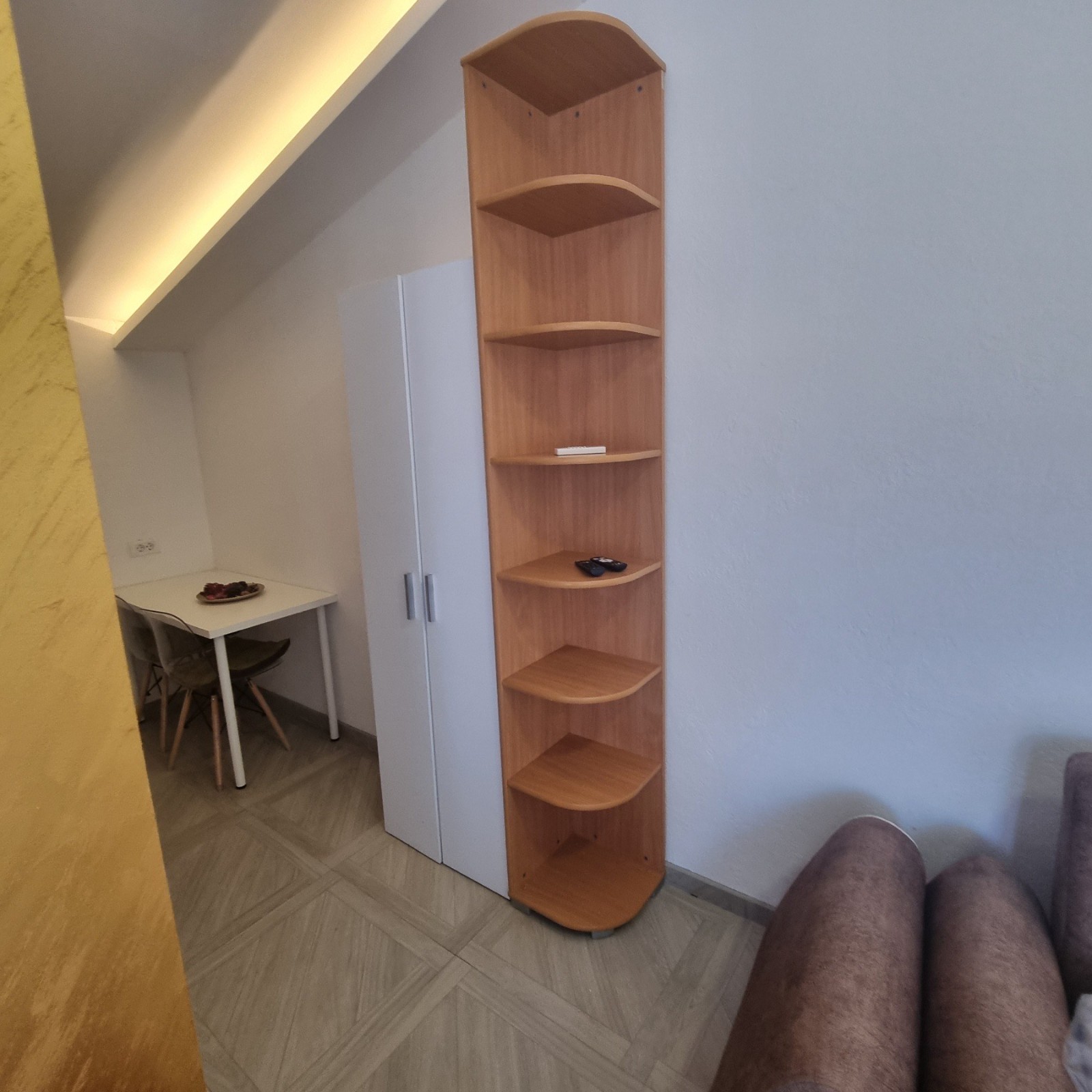 Izdaje se jednosoban, namjesten stan u Tolosima