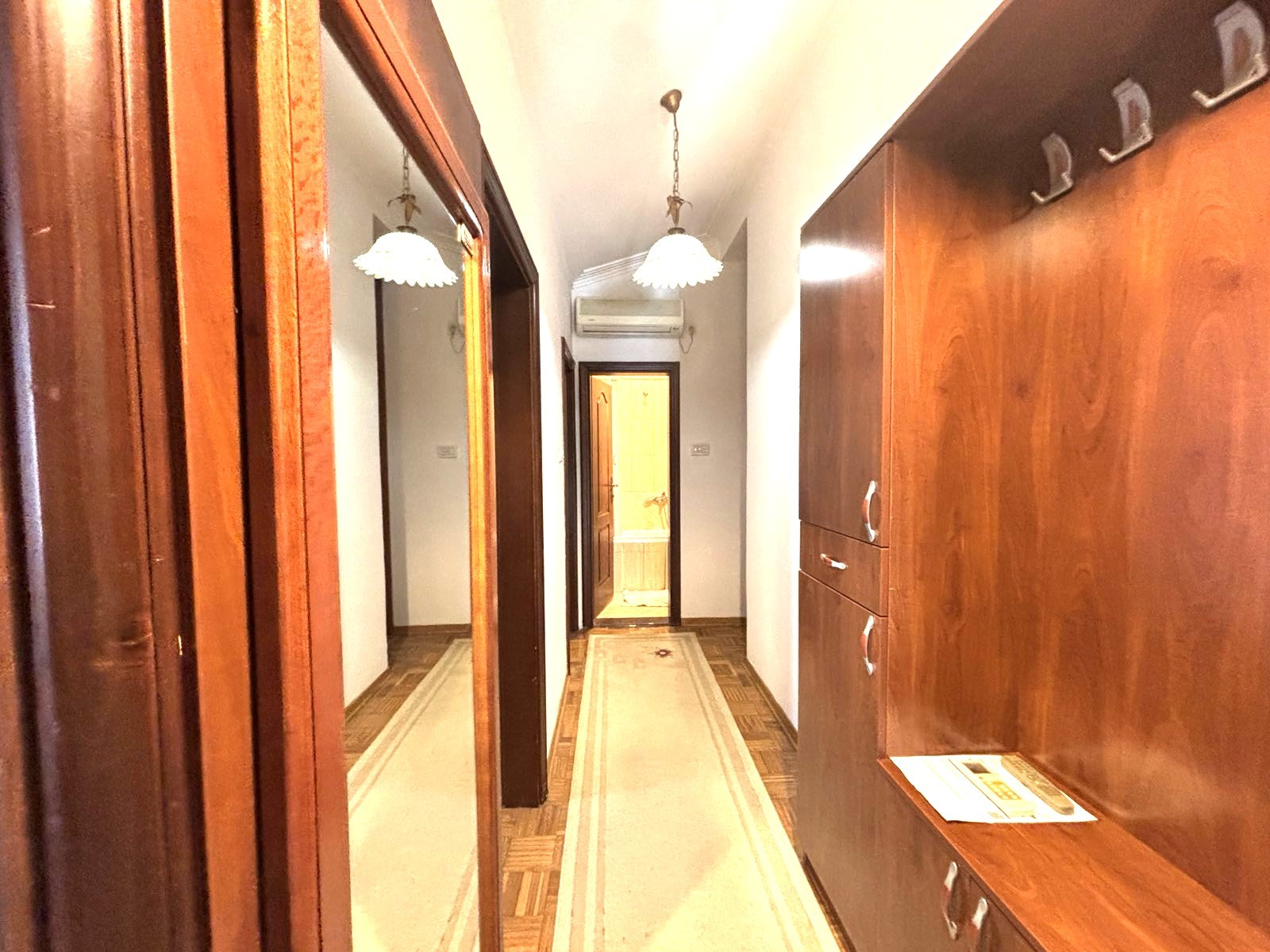 Prodaje se trosoban stan na Starom Aerodromu, Podgorica.