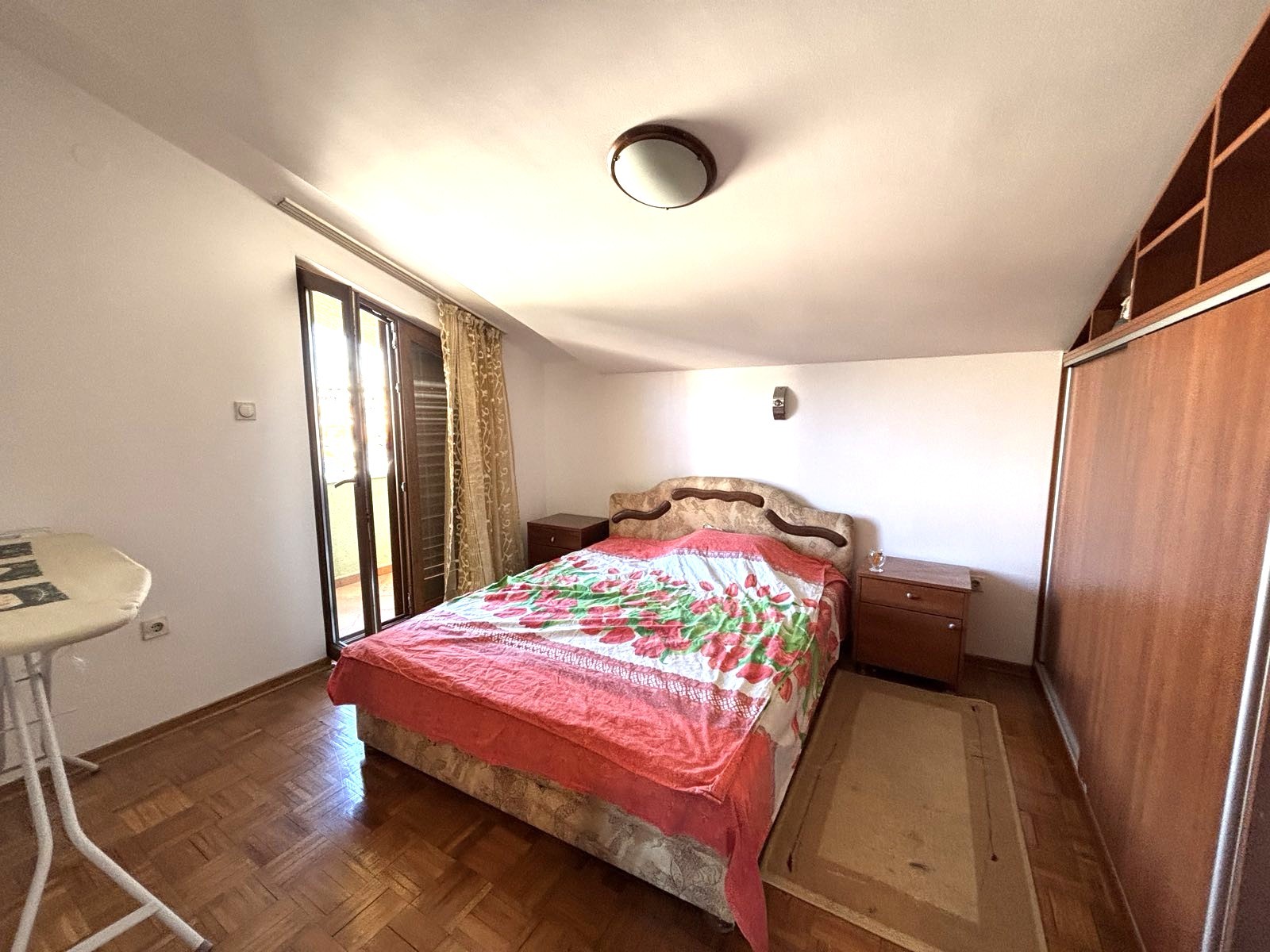 Prodaje se trosoban stan na Starom Aerodromu, Podgorica.