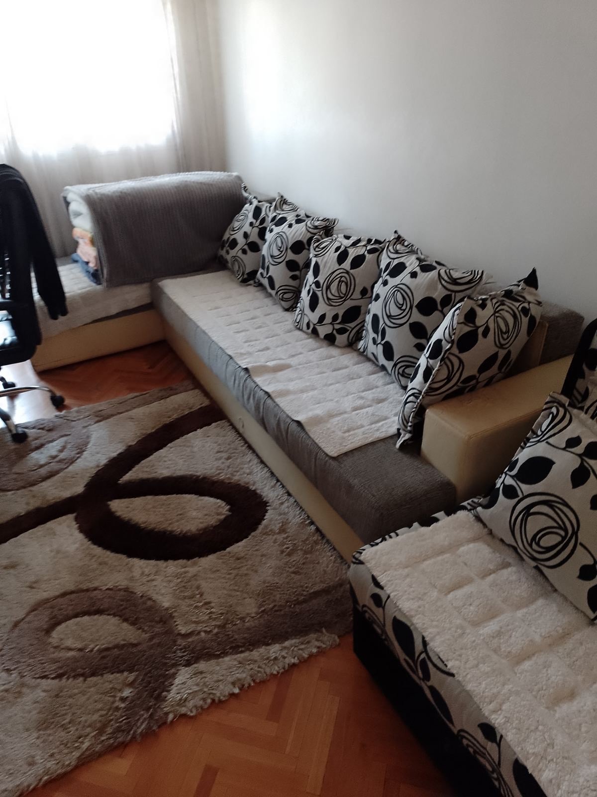 Prodaja namjestenog, kompletno renoviranog, dvosobnog  stana kod Ei Nis-a, Pejton