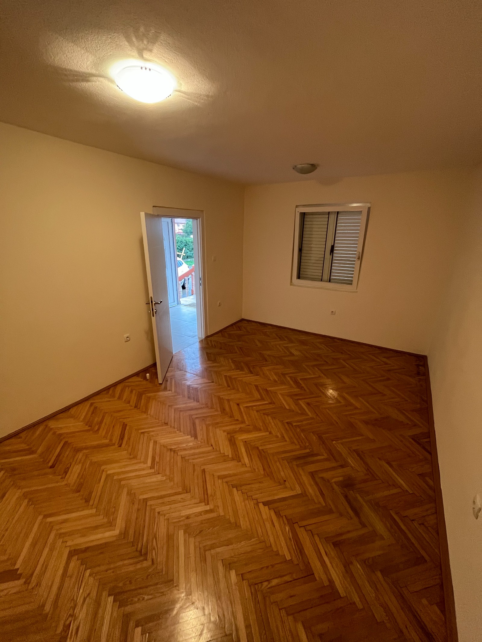 For sale is a fully furnished house with a plot in an attractive location in Tolosi