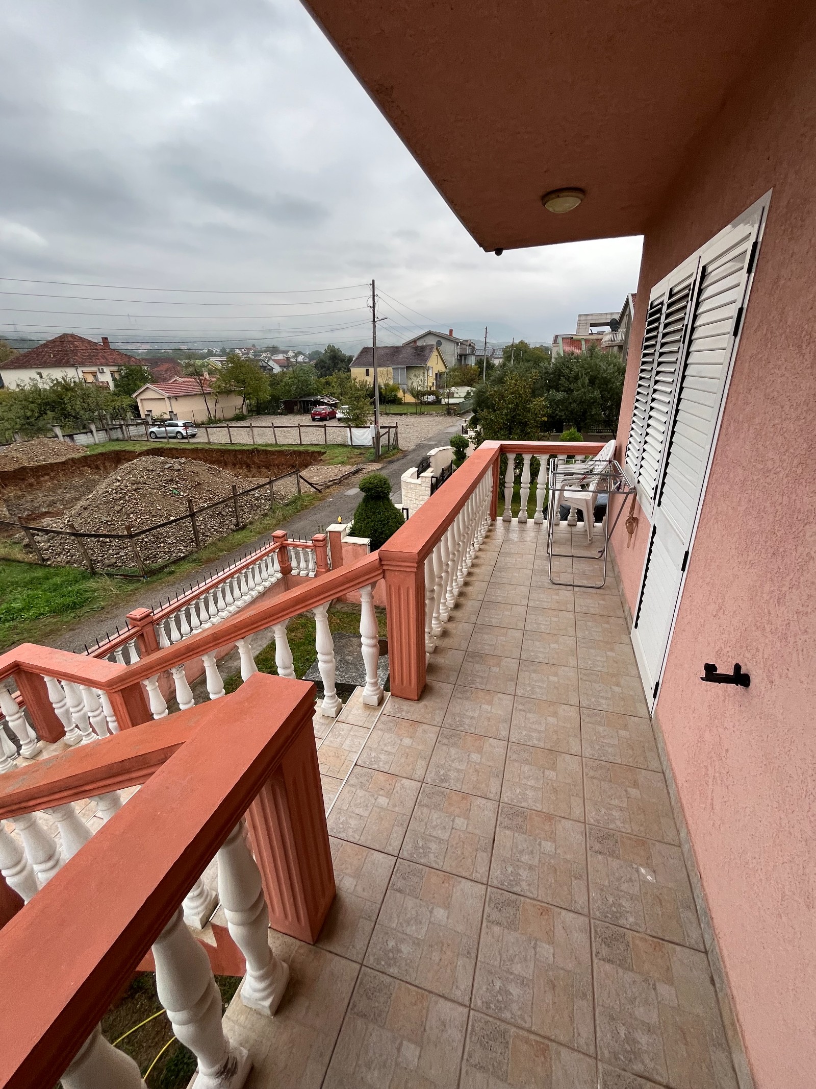 For sale is a fully furnished house with a plot in an attractive location in Tolosi