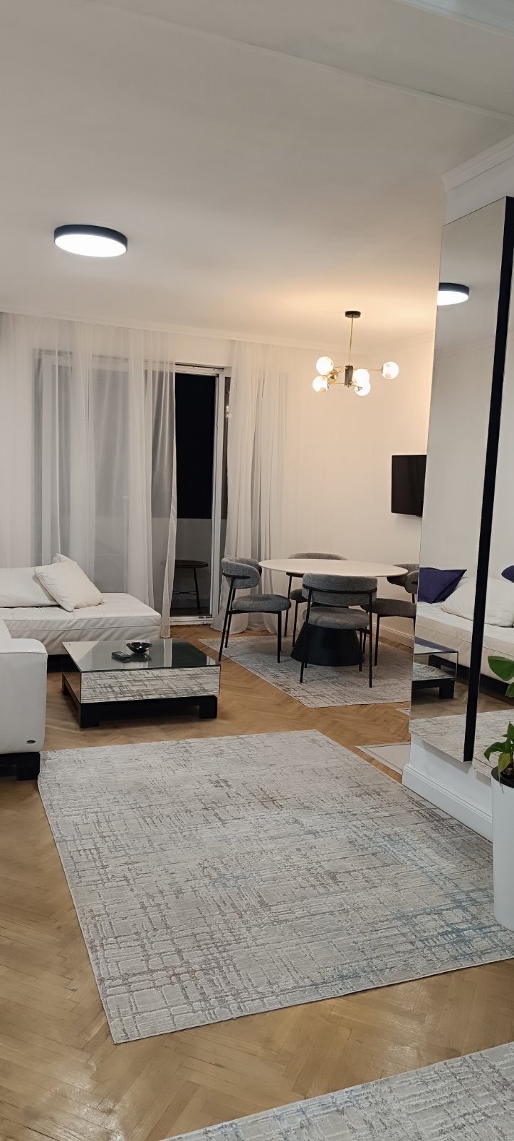 Izdaje se luksuzno namjesten, dvosoban stan preko Morace, Podgorica