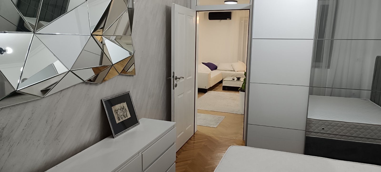 Izdaje se luksuzno namjesten, dvosoban stan preko Morace, Podgorica