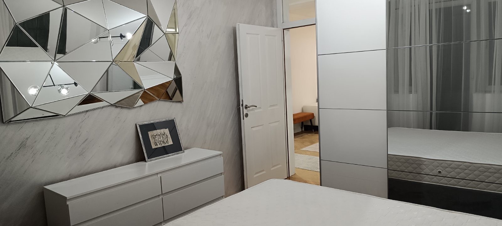 Izdaje se luksuzno namjesten, dvosoban stan preko Morace, Podgorica