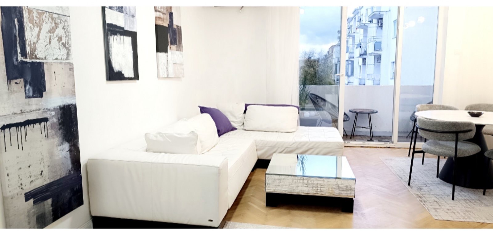 Izdaje se luksuzno namjesten, dvosoban stan preko Morace, Podgorica