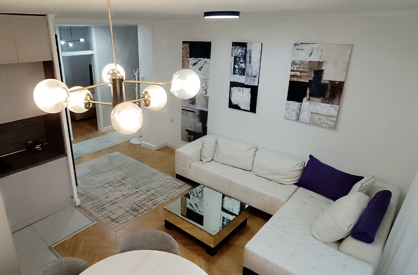 Izdaje se luksuzno namjesten, dvosoban stan preko Morace, Podgorica