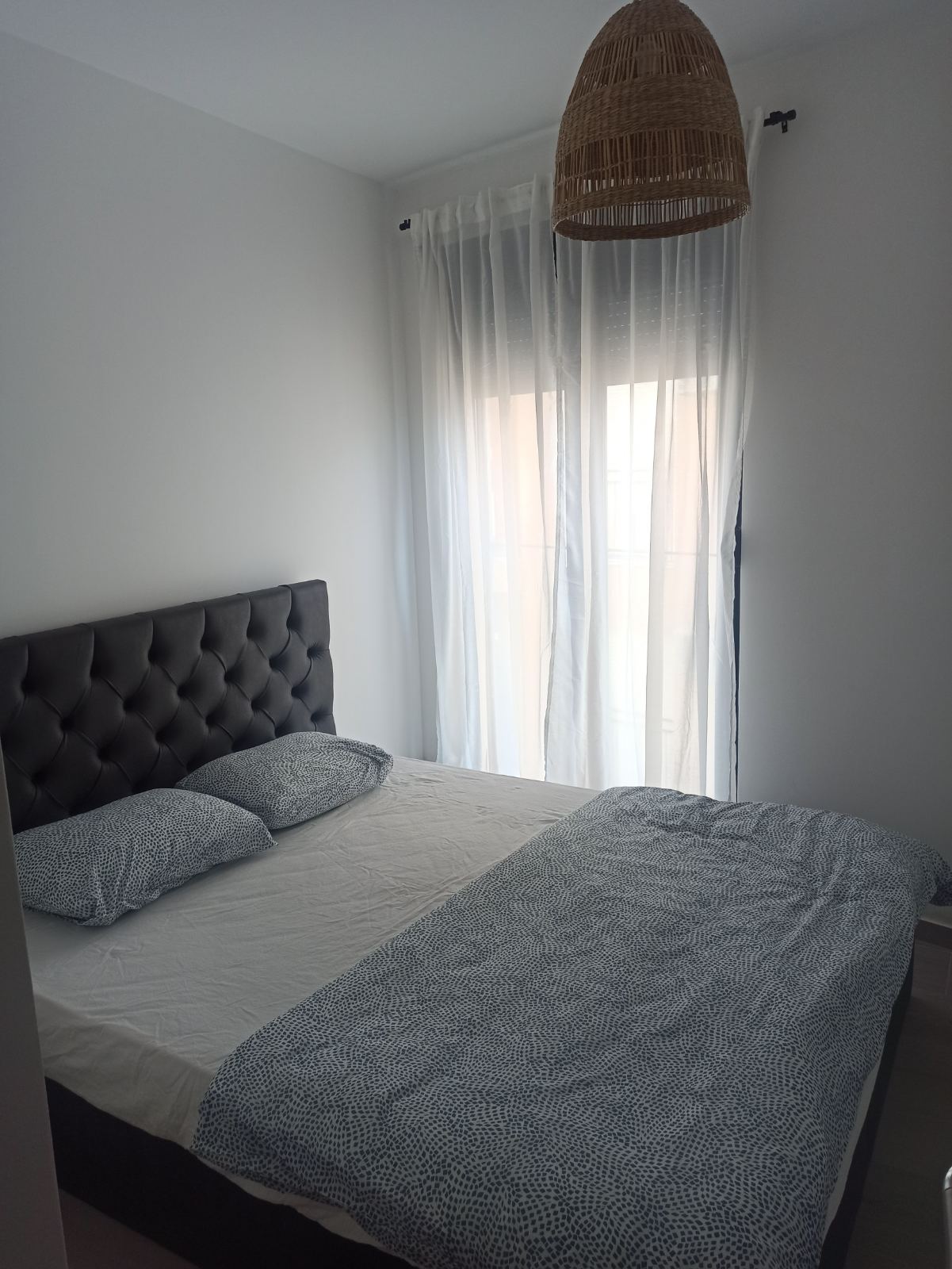 Izdaje se namjesten jednosoban stan u Kumboru , Herceg Novi