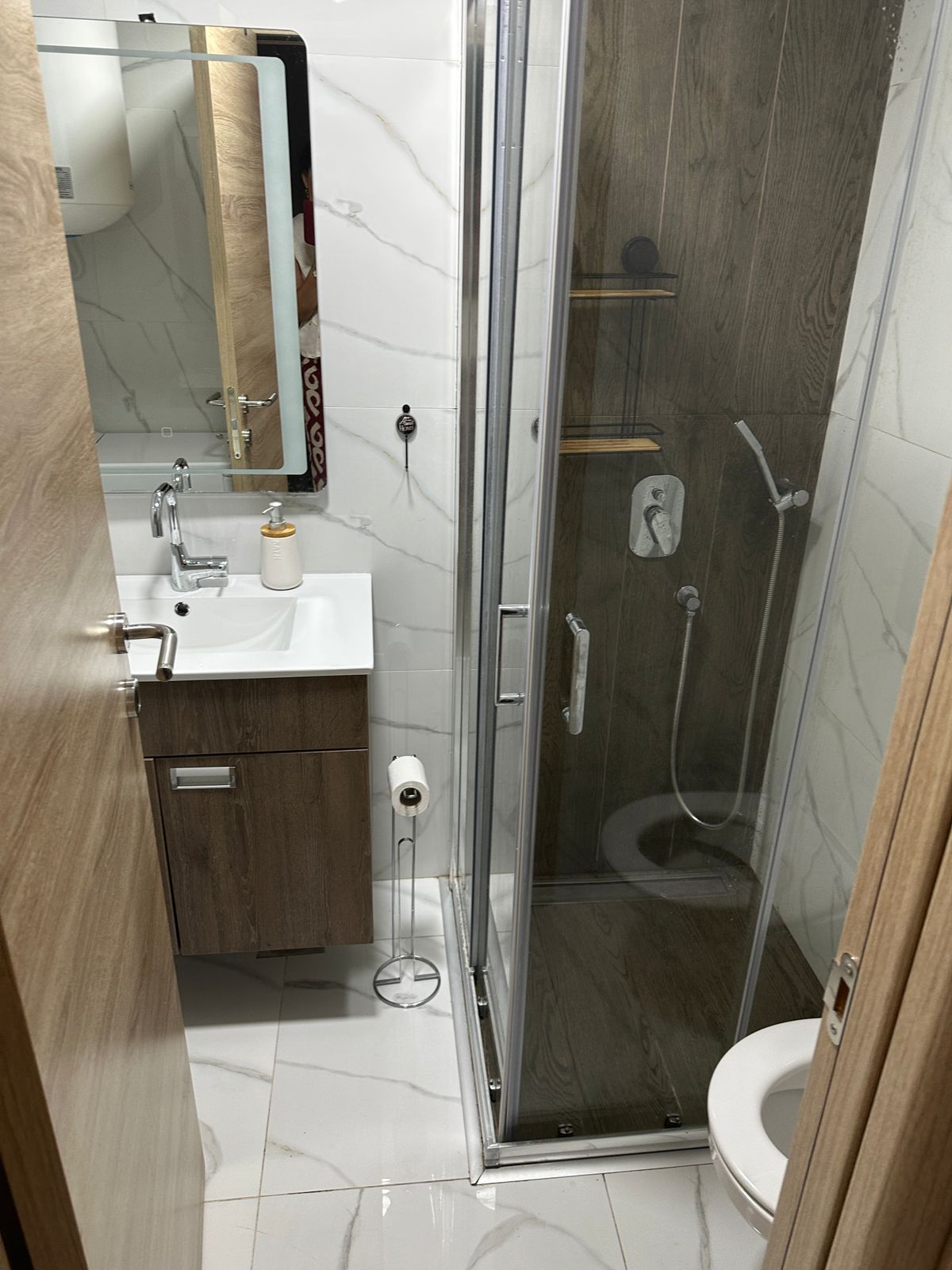 Izdaje se namjesten jednosoban stan u Kumboru , Herceg Novi