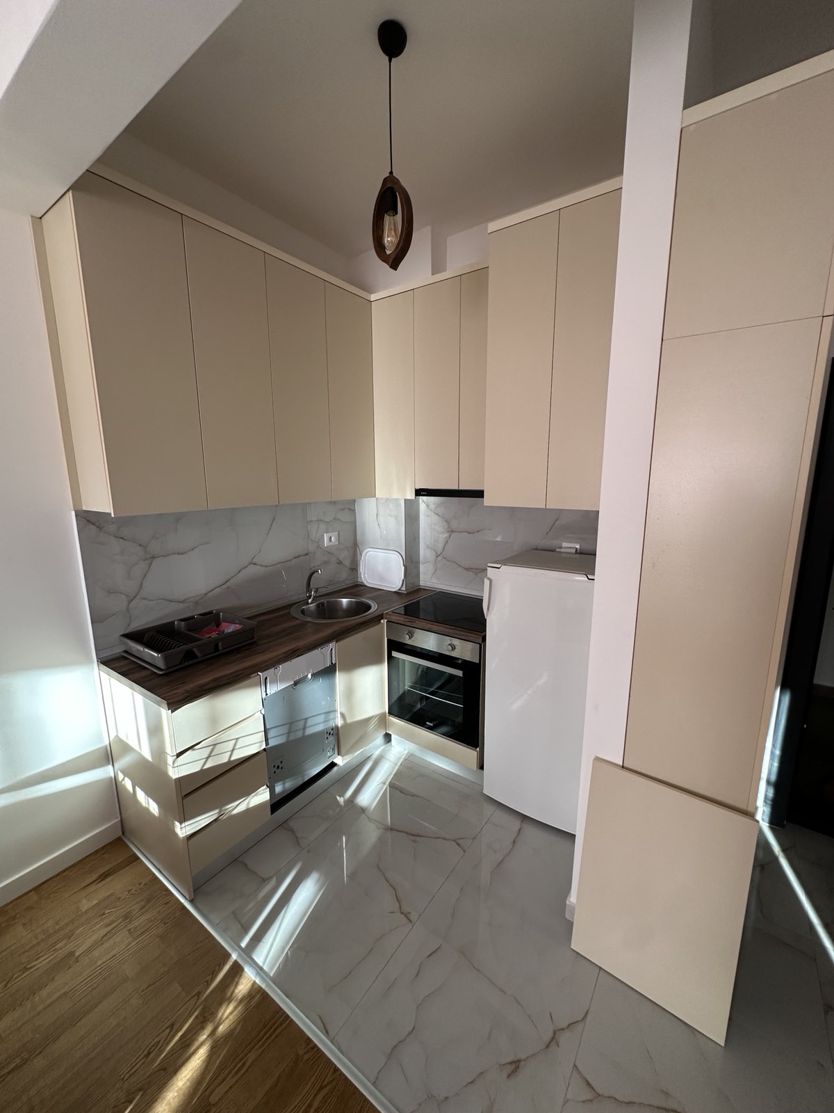 Izdaje se nov namješten jednosoban stan na Zabjelu , Podgorica