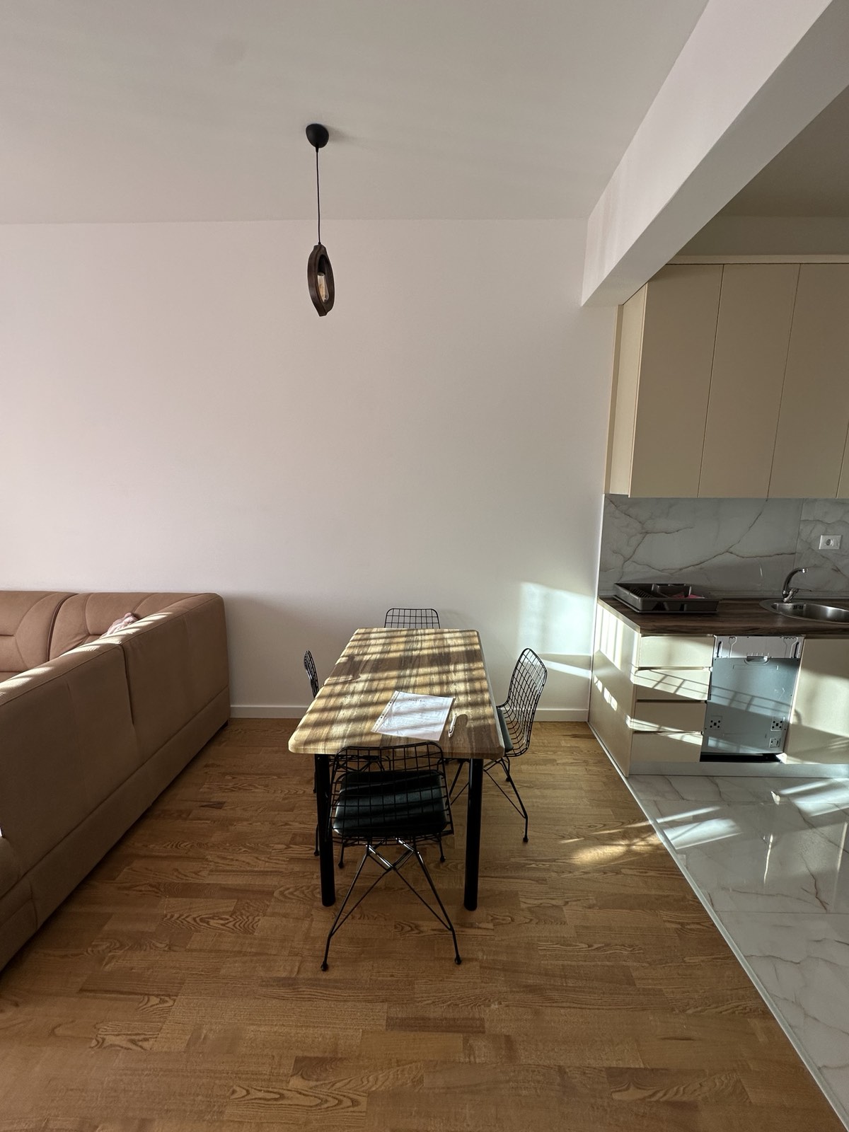 Izdaje se nov namješten jednosoban stan na Zabjelu , Podgorica