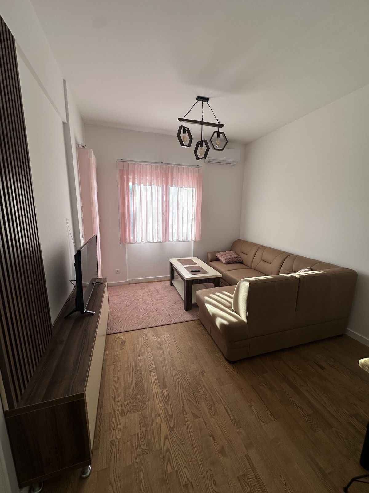 Izdaje se nov namješten jednosoban stan na Zabjelu , Podgorica