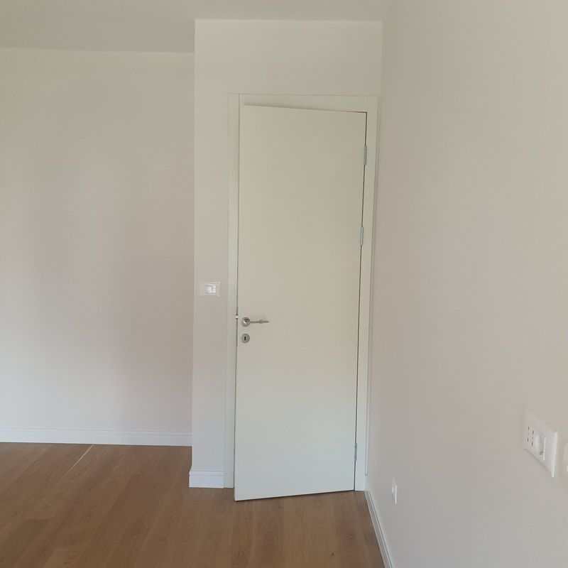 Iznajmljuje se – Dvosoban stan u zgradi Linea, idealan za kancelarije.