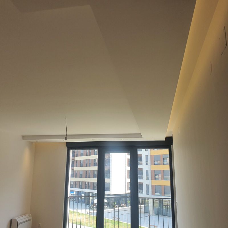 Iznajmljuje se – Dvosoban stan u zgradi Linea, idealan za kancelarije.