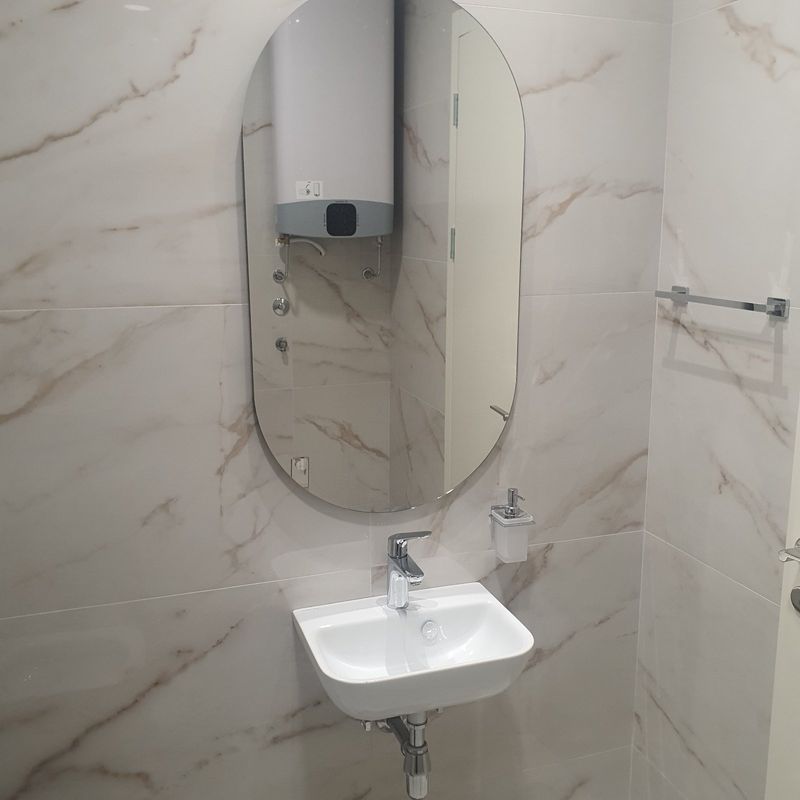 Iznajmljuje se – Dvosoban stan u zgradi Linea, idealan za kancelarije.