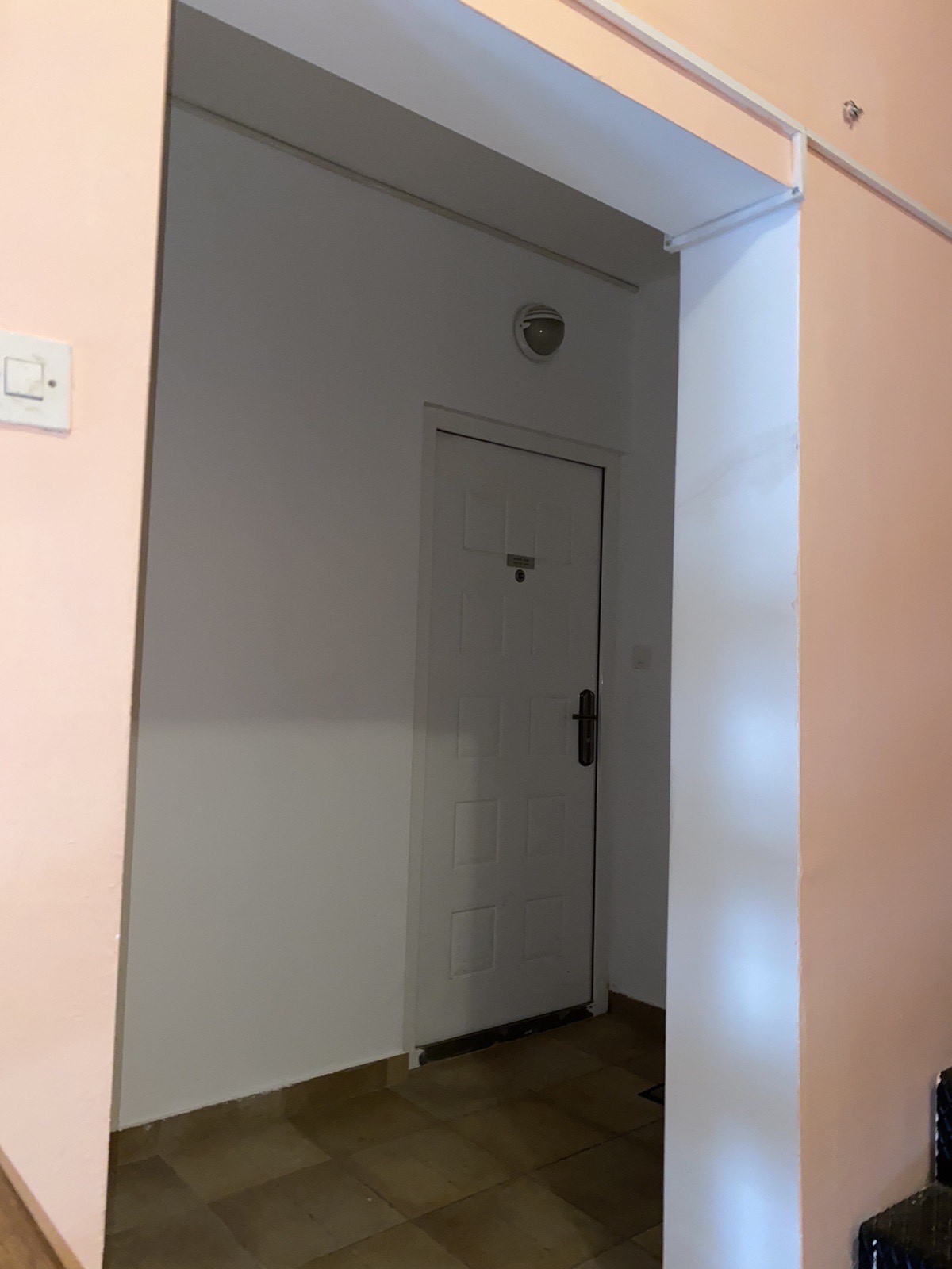 Prodaje se namjesten, jednosoban stan u Tivtu, naselje Seljanovo