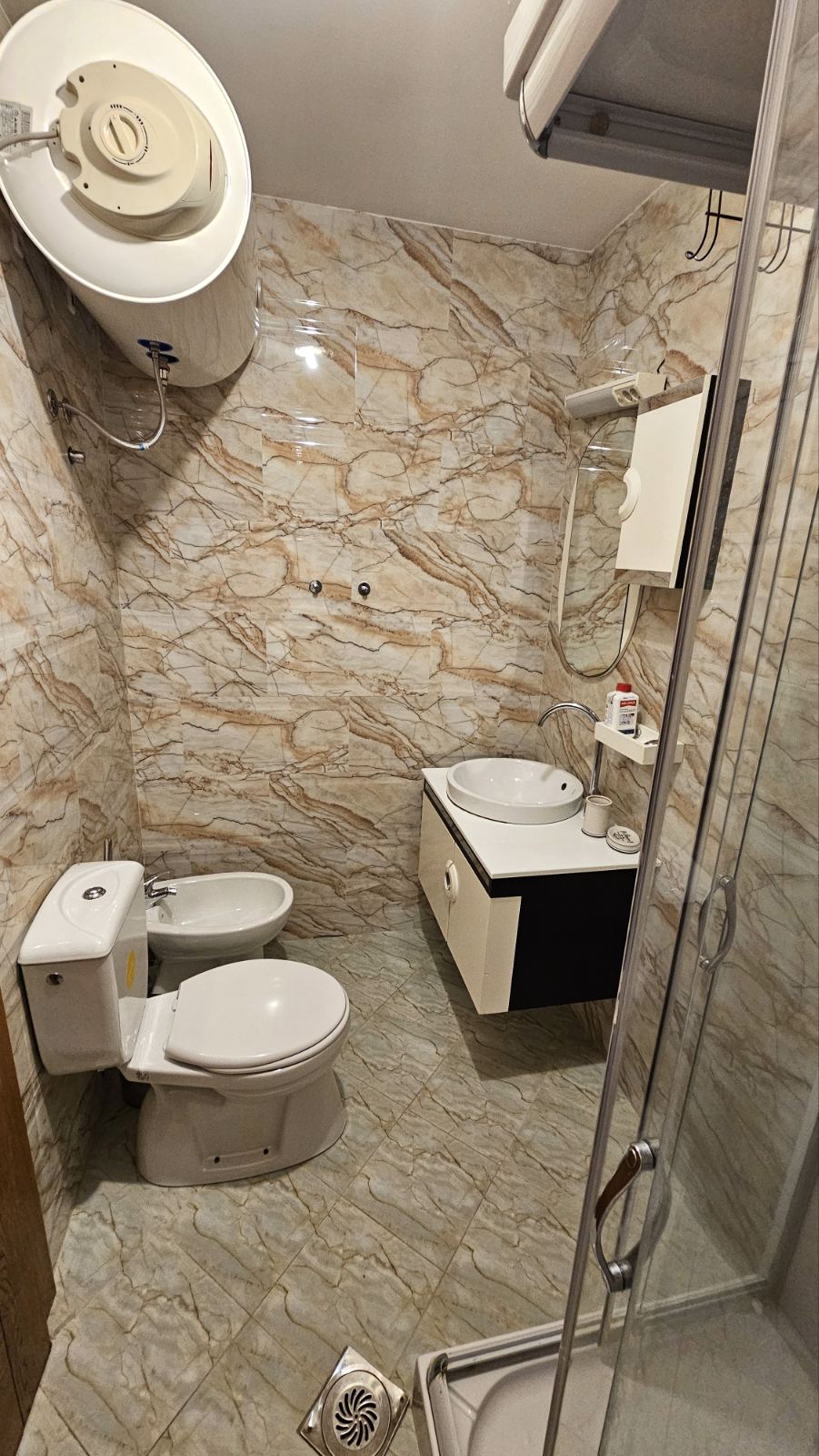 Izdaje se Dvosoban Stan na Starom Aerodromu , Podgorica