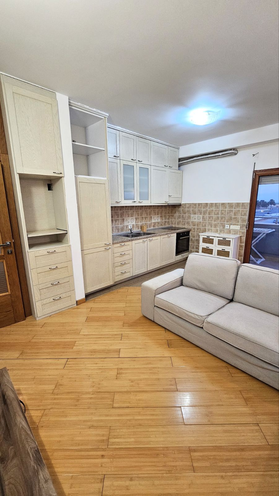 Izdaje se Dvosoban Stan na Starom Aerodromu , Podgorica