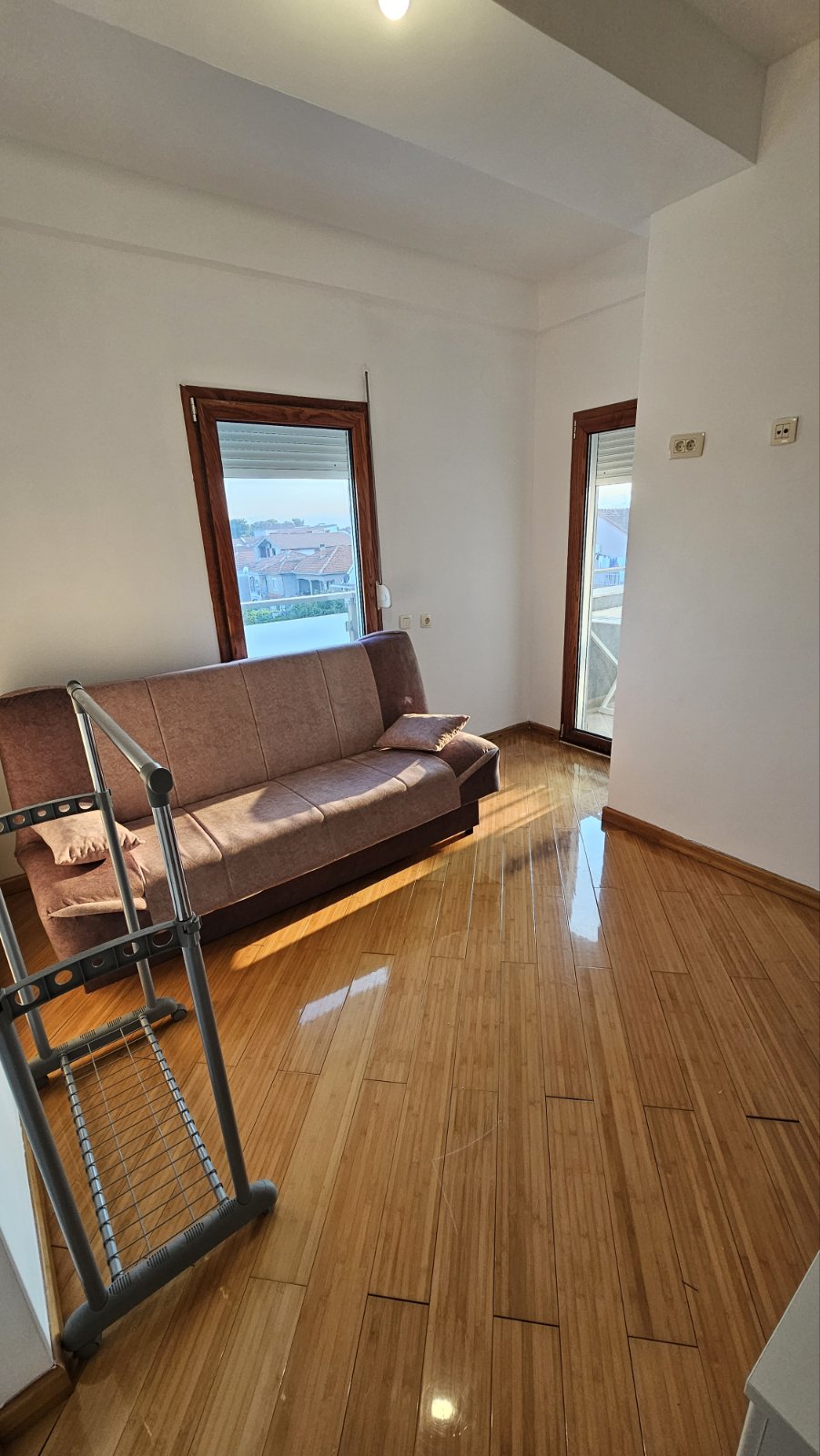 Izdaje se Dvosoban Stan na Starom Aerodromu , Podgorica