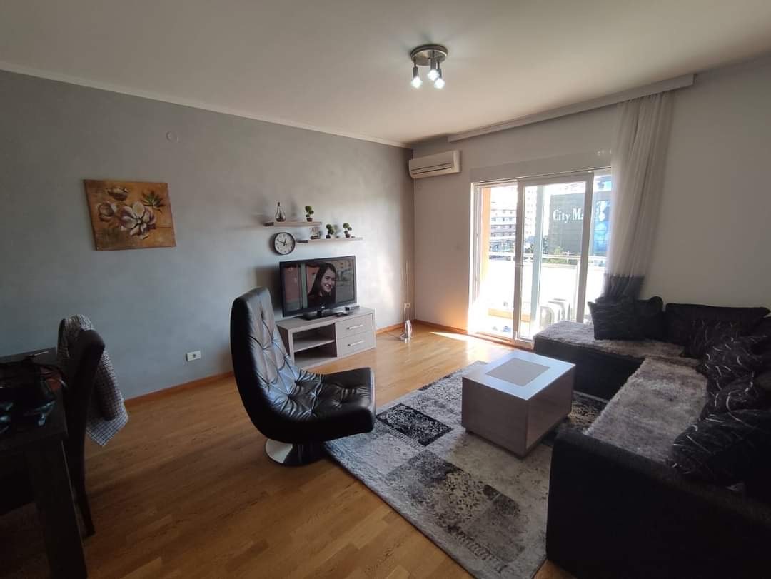 Izdaje se namjesten, komforan jednosoban stan u City kvartu