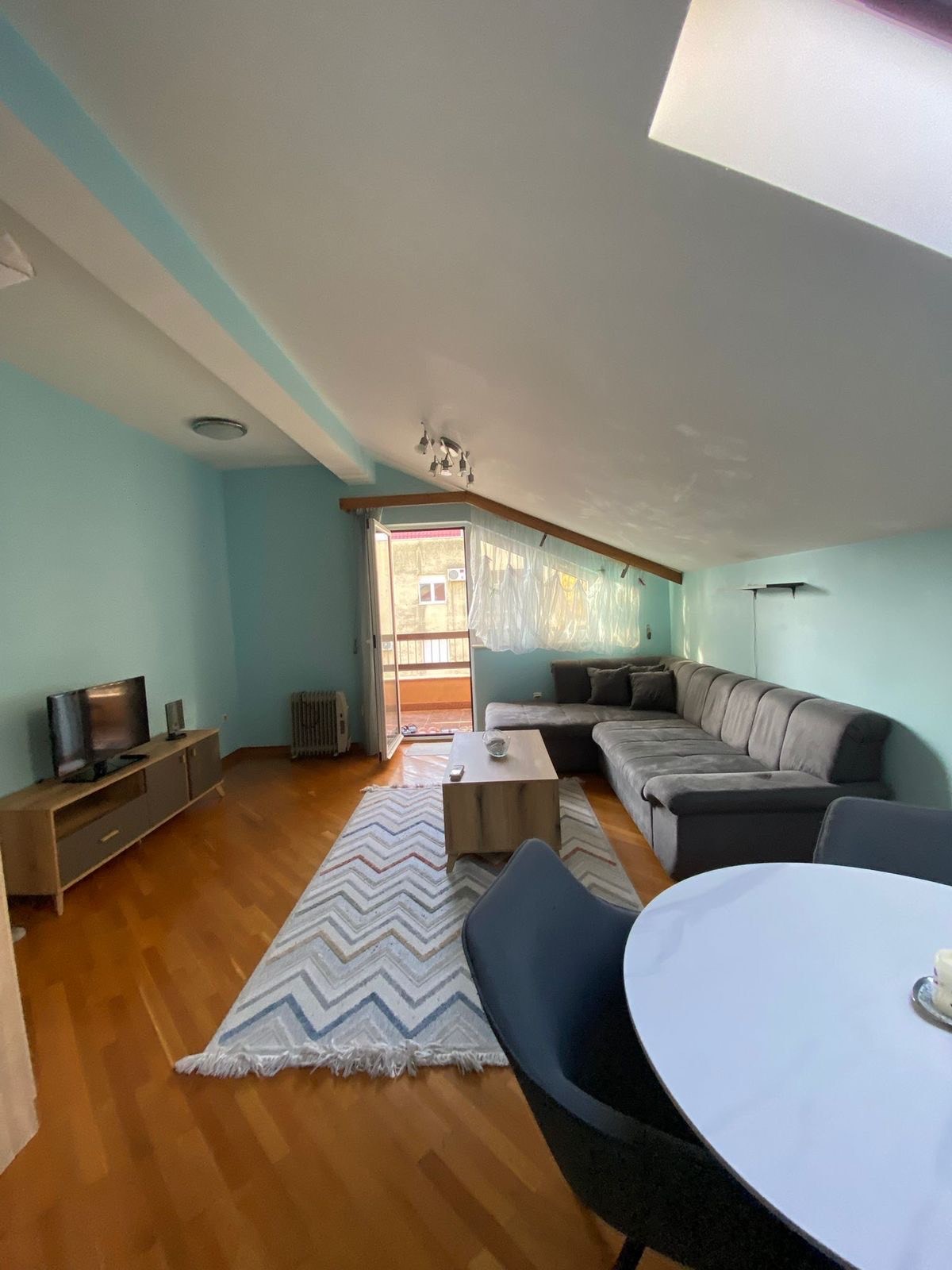 Izdaje se namjesten jednosoban stan u City kvartu, Podgorica