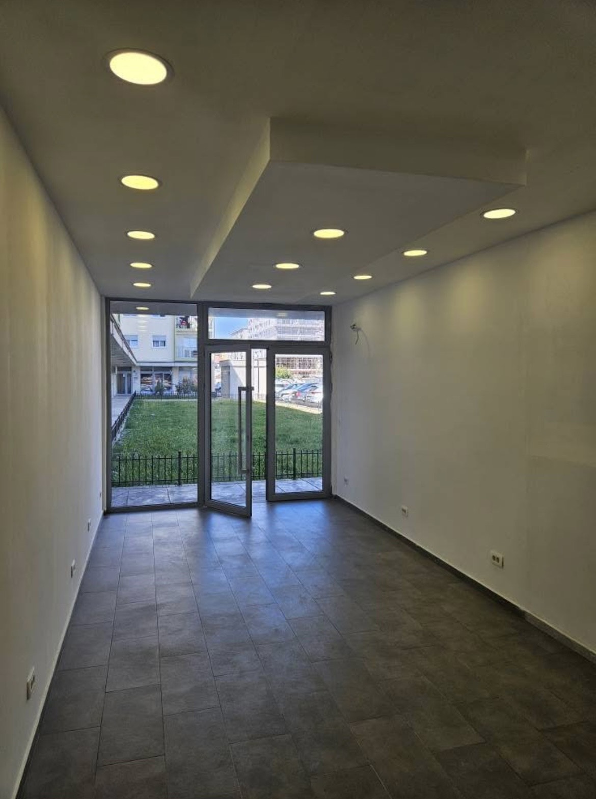 Izdaje se poslovni prostor u ulici 4 jul-a na Zabjelu, Podgorica