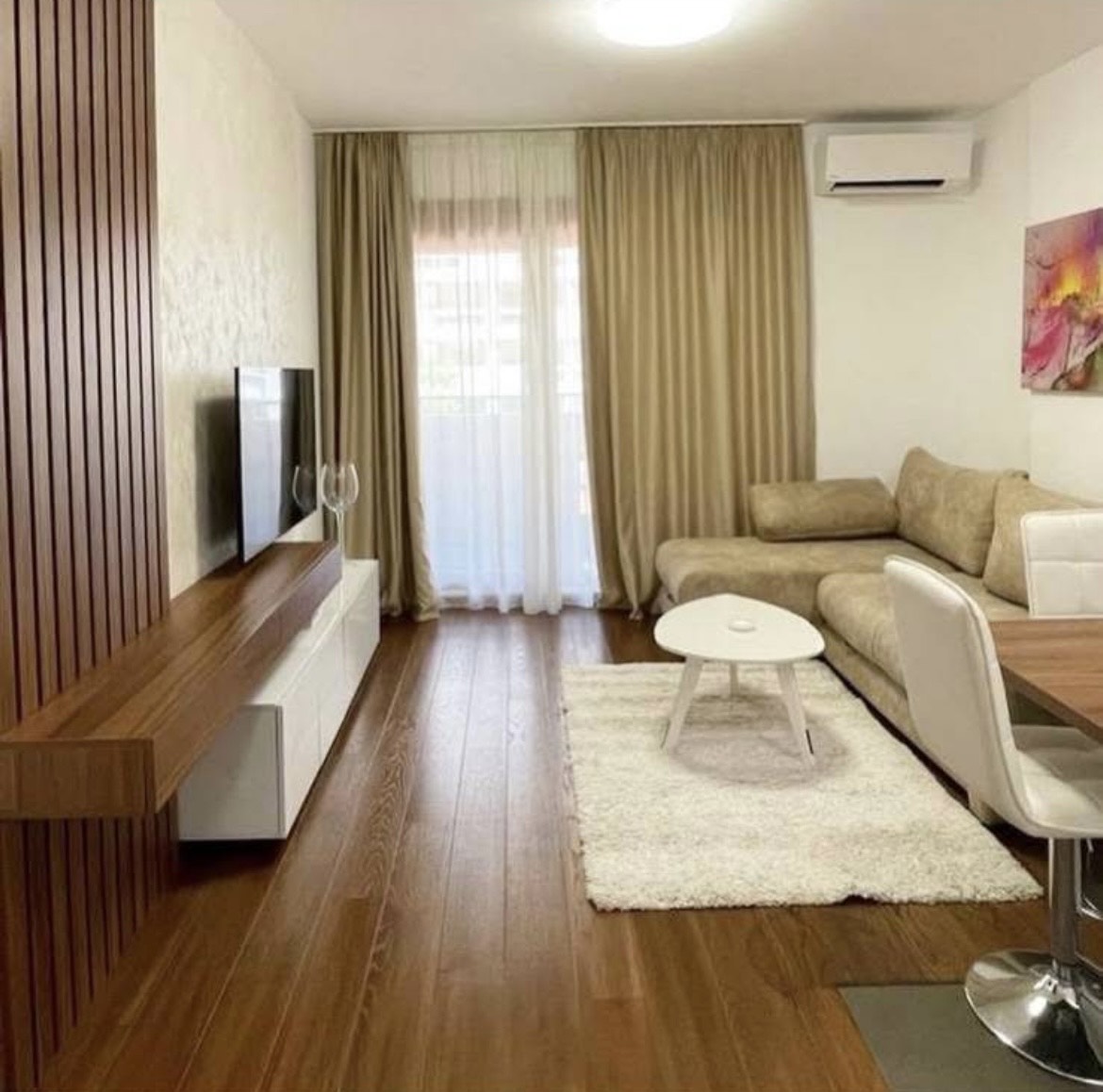 Izdaje se luksuzno opremljena, nova garsonjera u Master kvartu, Podgorica