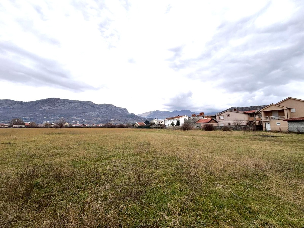 Prodaje se urbanizovan plac od 405 m2 u Murtovini, Podgorica. 