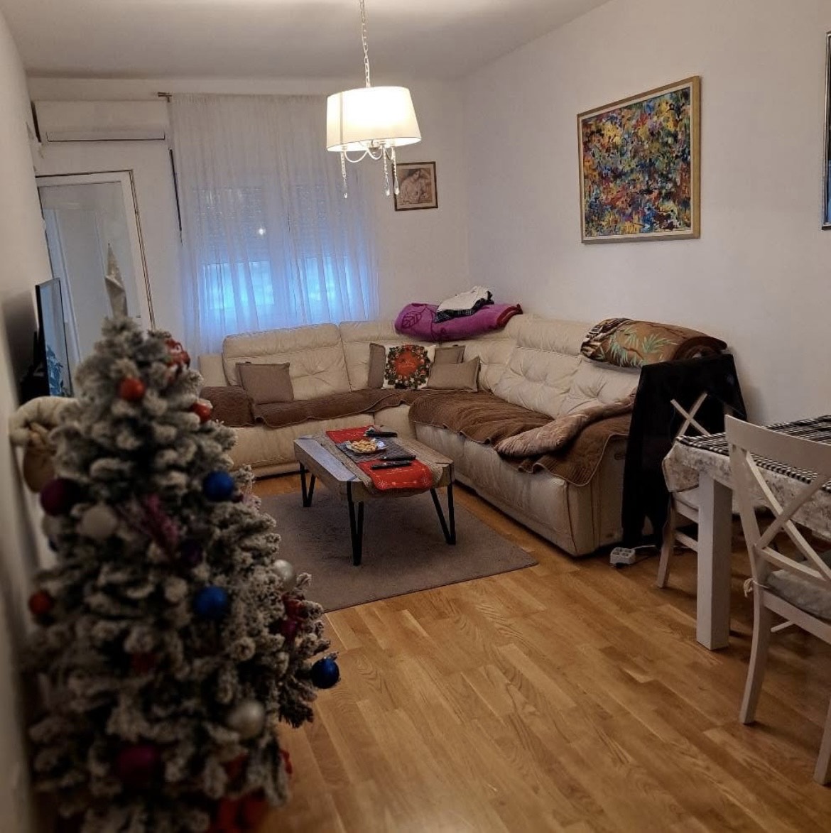 Prodaje se namjesten jednosoban stan na Tuskom putu, Podgorica