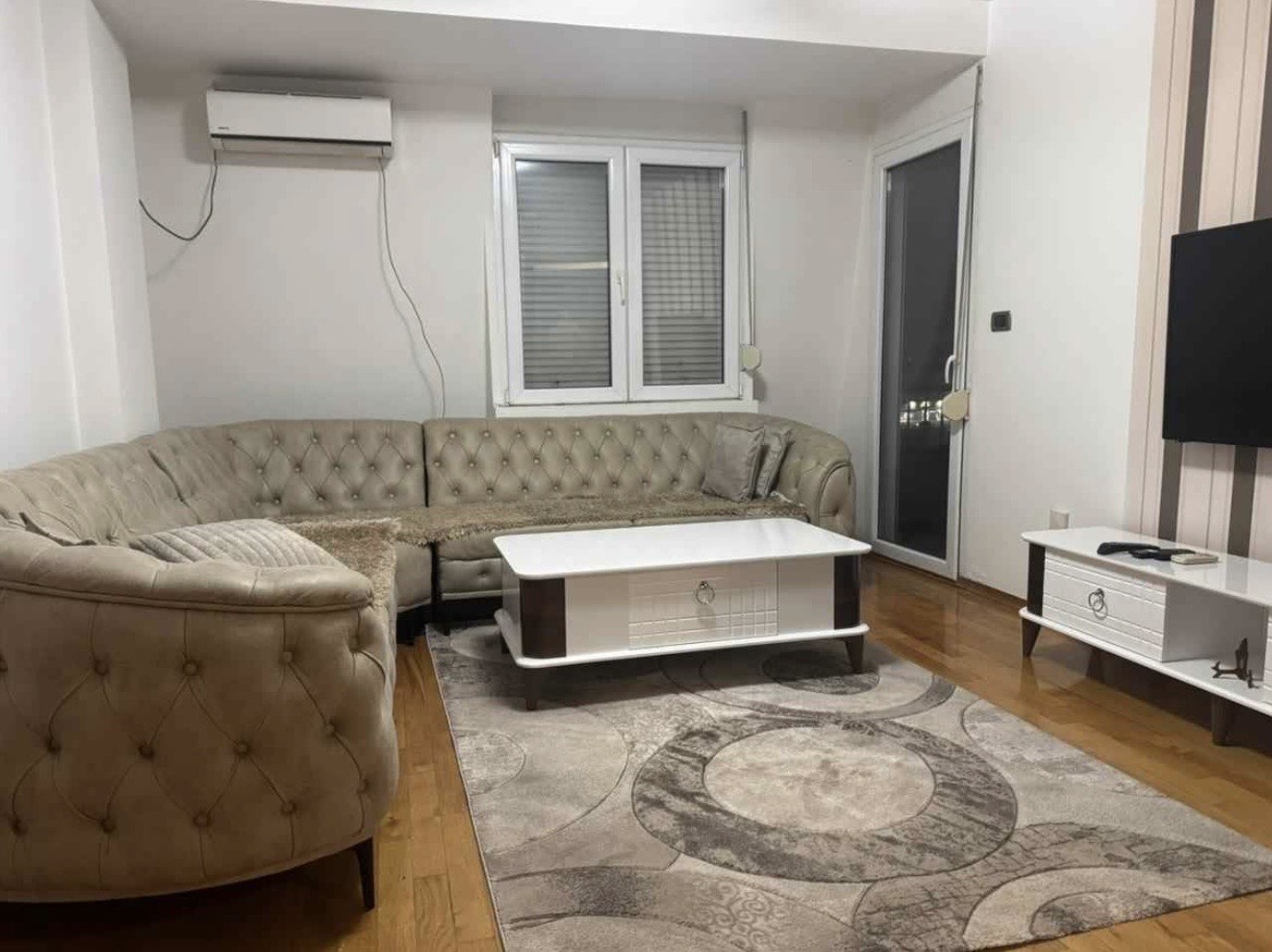 Izdaje se namjesten trosoban stan kod Krivog mosta, Zabjelo, Podgorica