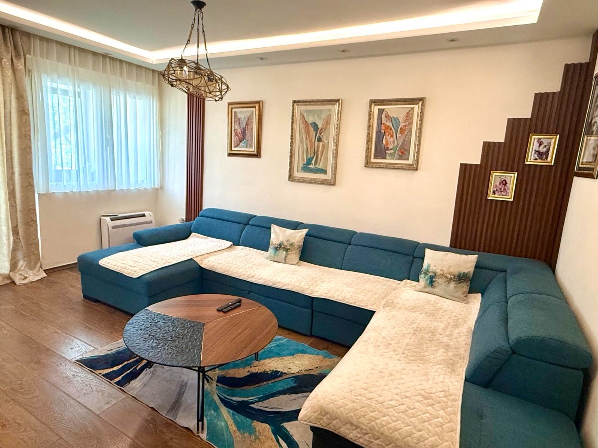 Prodaje se kompletno namjesten trosoban, Tuški put, Podgorica