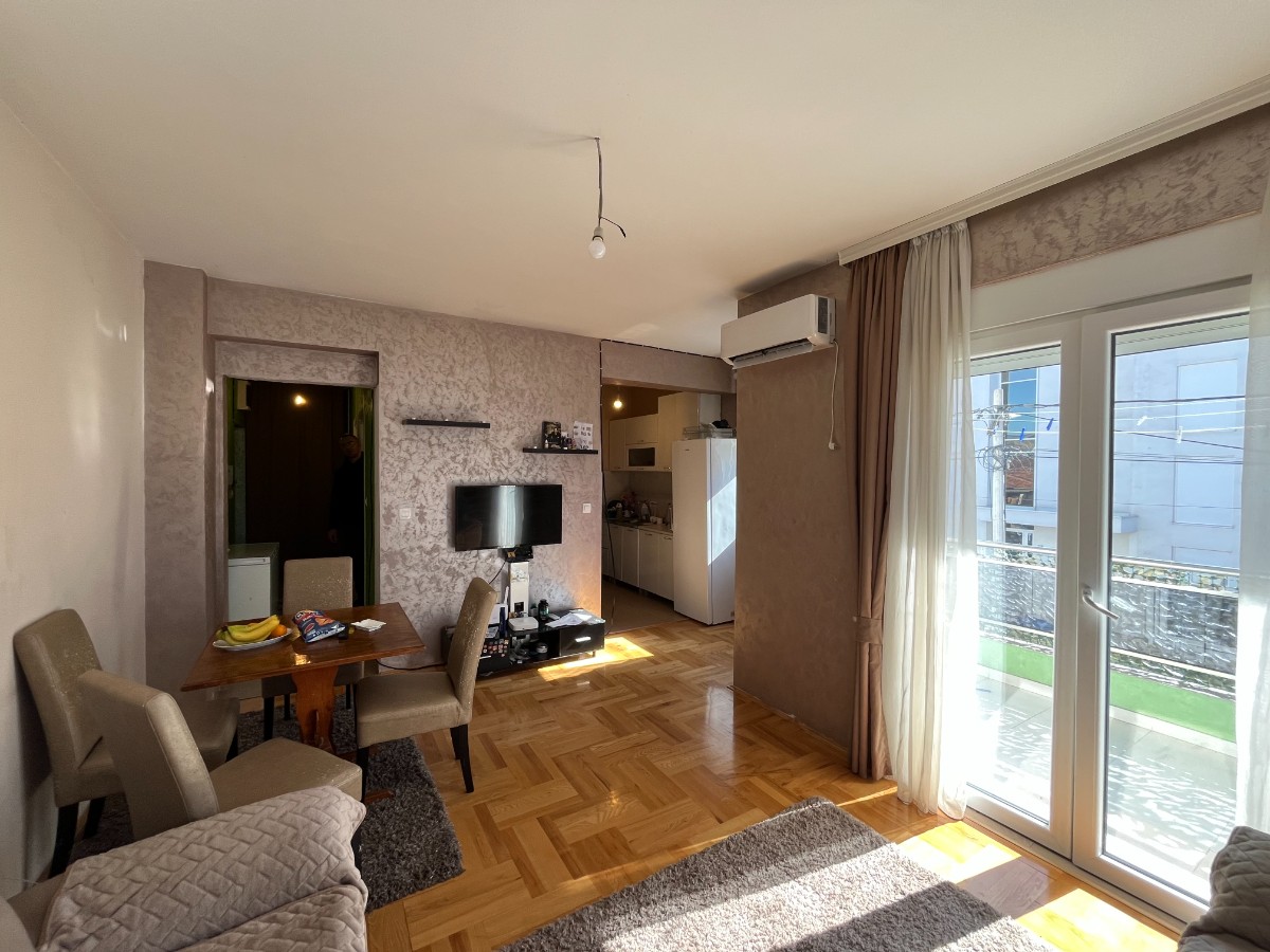 Prodaje se namjesten jednosoban stan na Starom aerodromu