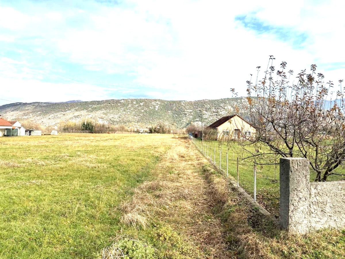 Prodaje se plac u Danilovgradu, na odličnoj lokaciji.