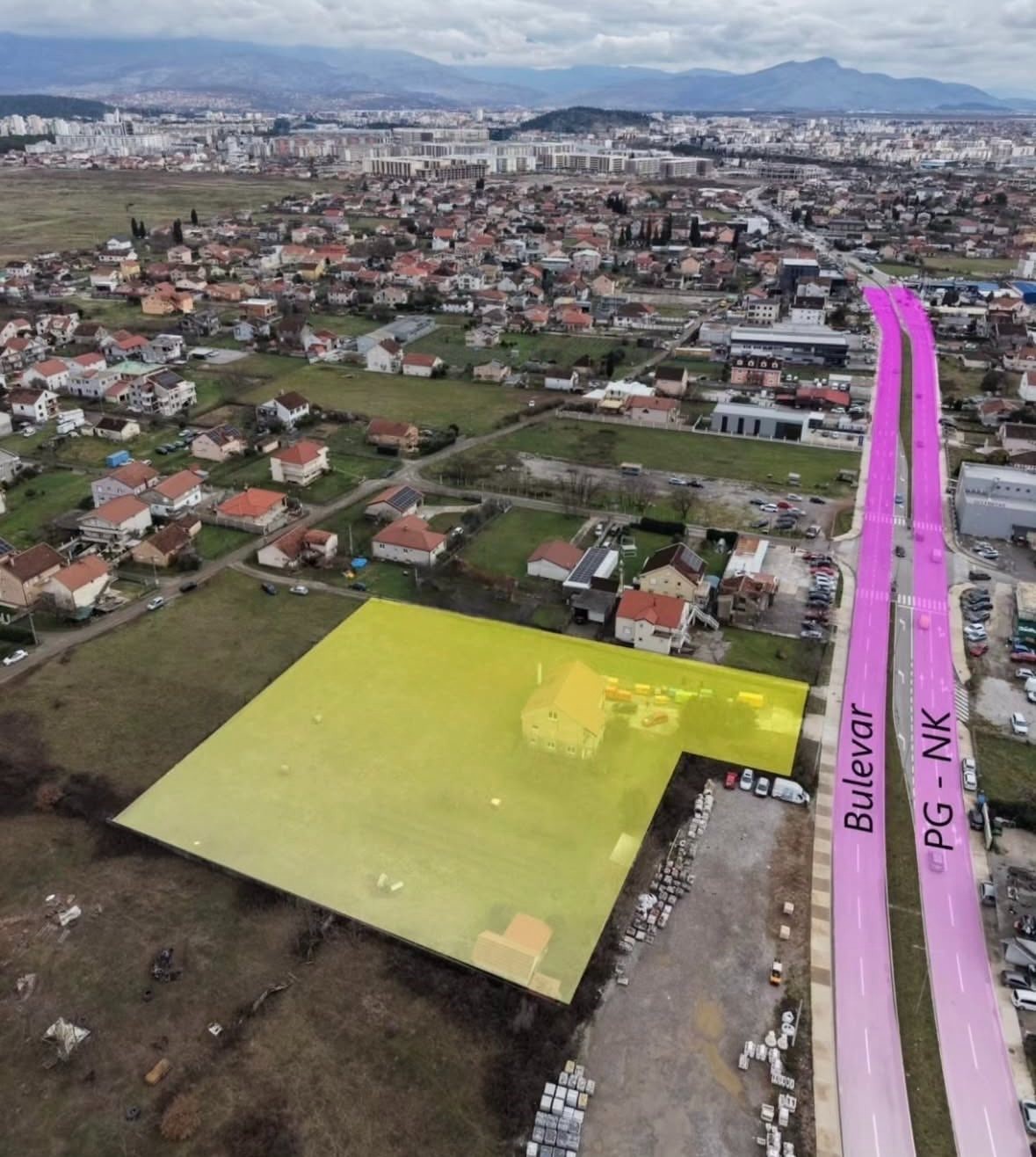 Prodaje se vece urbanizovano gradjevinsko zemljiste uz bulevar Podgorica - Danilovgrad