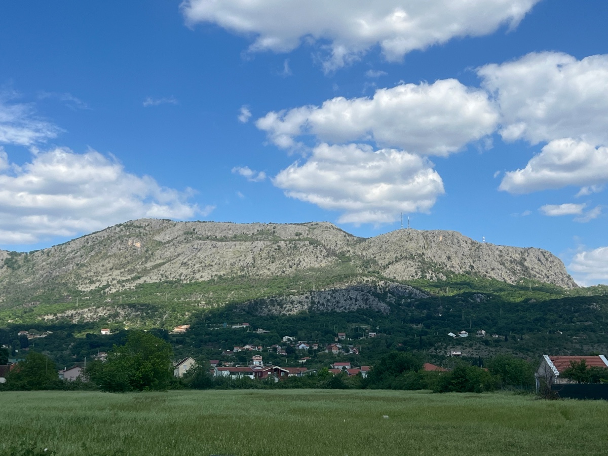 Prodaje se plac u Murtovini, na lijepoj lokaciji, urbanizovan. 