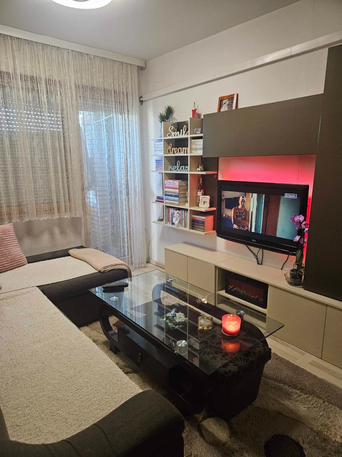 Prodaja namjestenog dvosobnog stana na Starom aerodromu, Podgorica